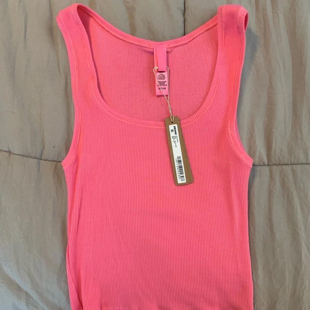 NWT Skims Ribbed Tank in Limited Edition Hot Pink - Picture 2 of 4